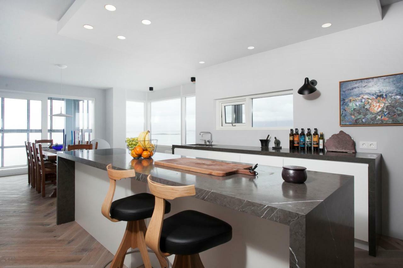 Ocean View Luxury Apartment In Central Reykjavik Exterior photo
